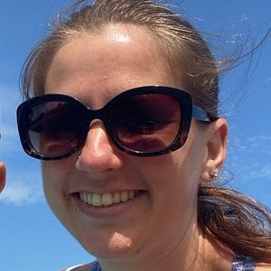 Meet your Posher, Stacy